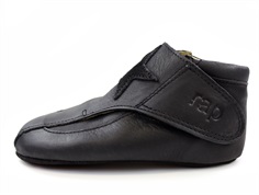Arauto RAP slippers black with star (narrow)